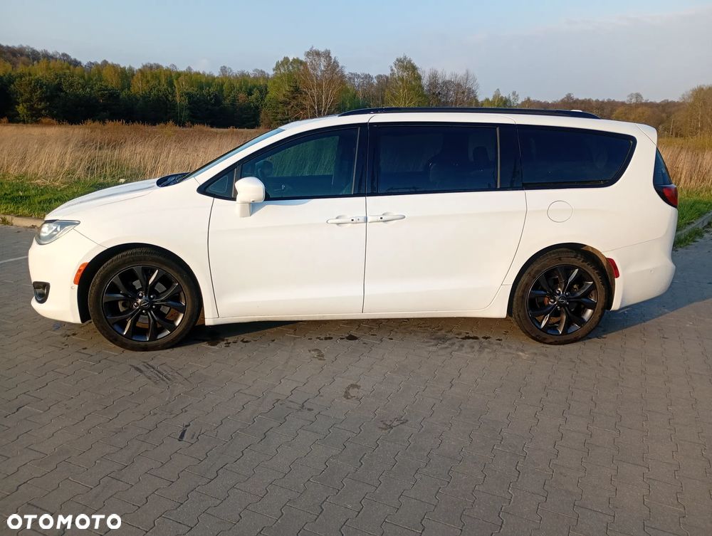 Chrysler Pacifica - 12