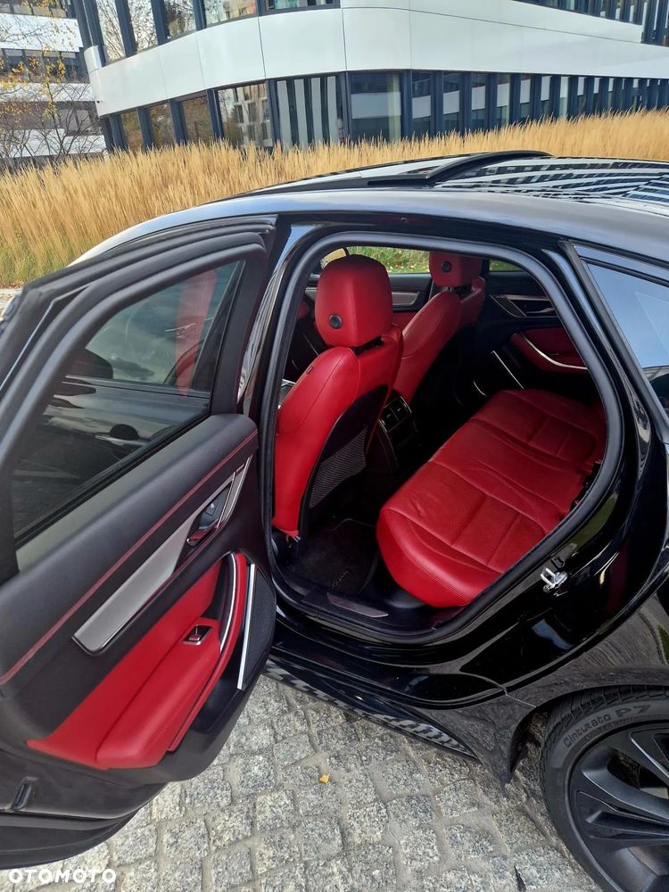 Jaguar XF P300 AWD R-Dynamic SE - 13