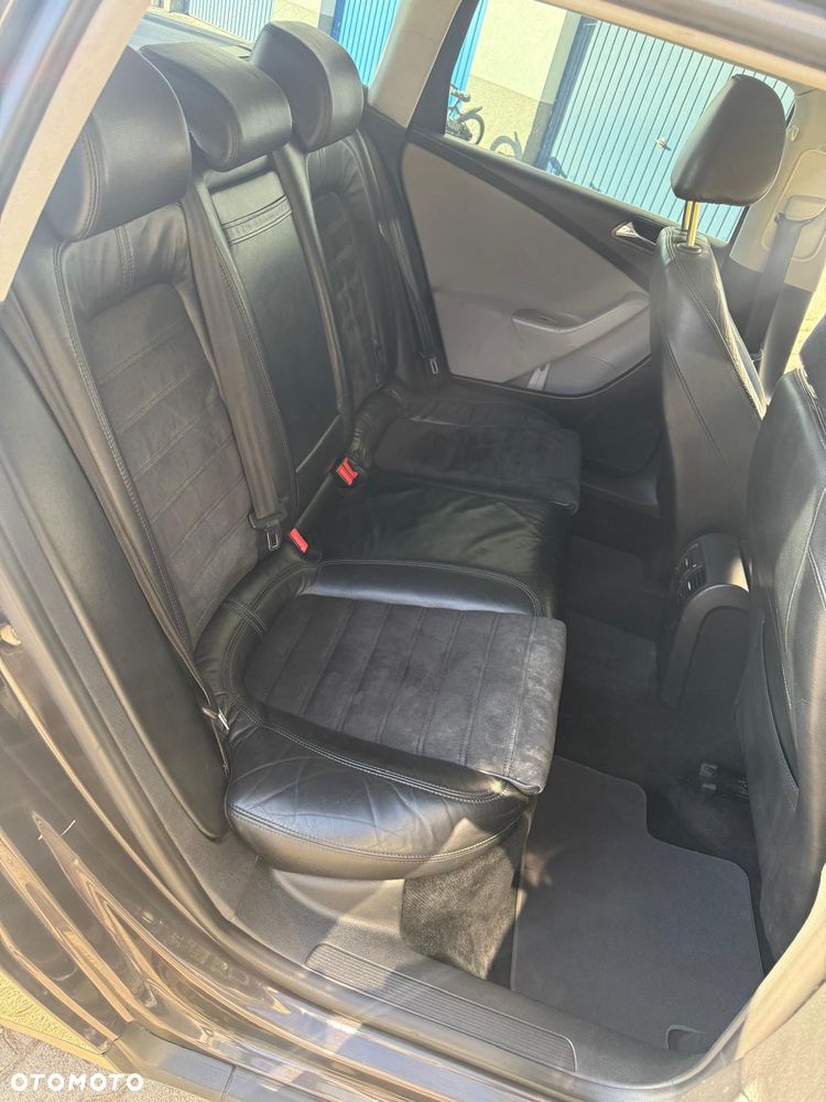Volkswagen Passat 2.0 TDI Highline - 9