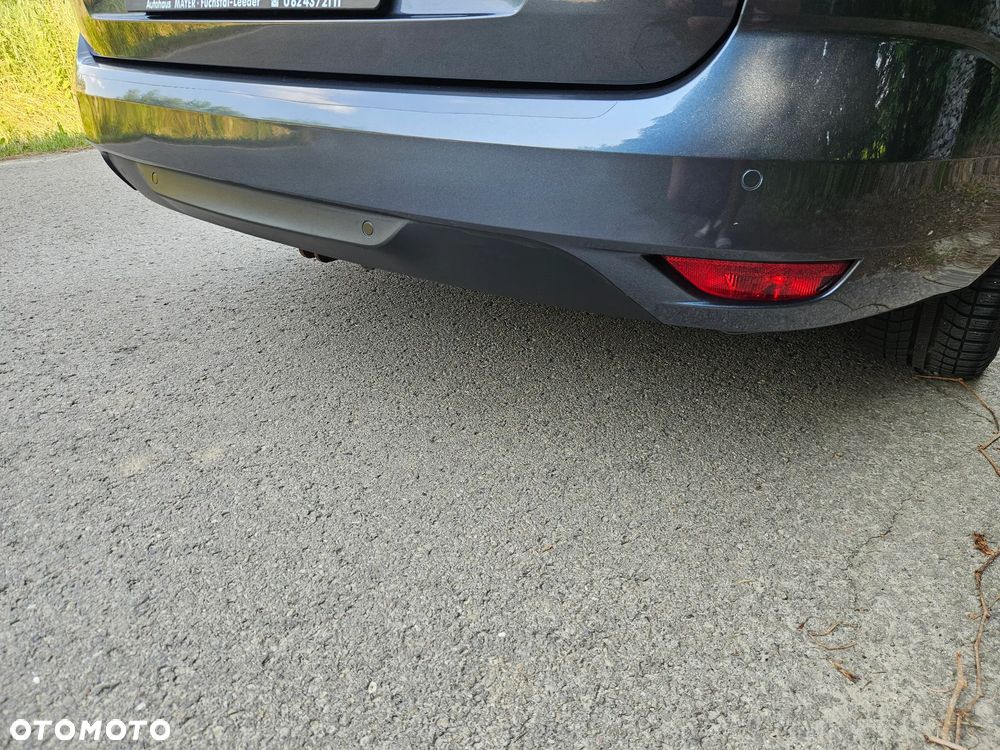 Renault Megane TCe 140 GPF LIMITED - 8