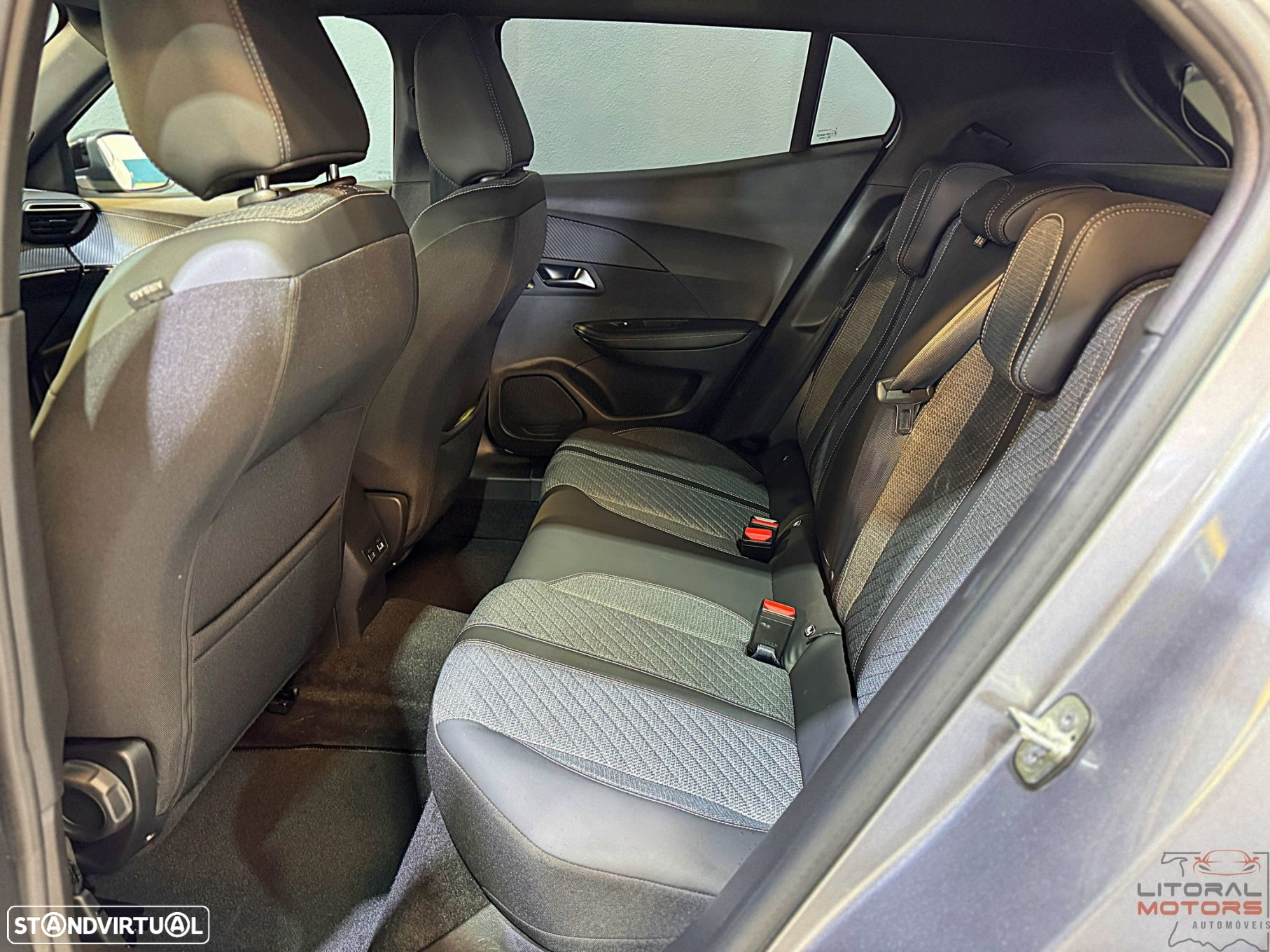 Peugeot 2008 1.2 PureTech Allure - 16