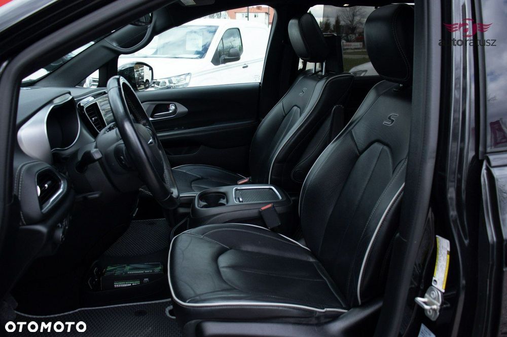 Chrysler Pacifica - 10