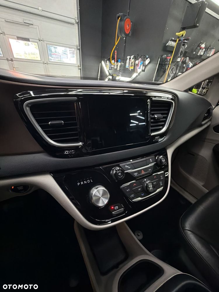 Chrysler Pacifica - 19