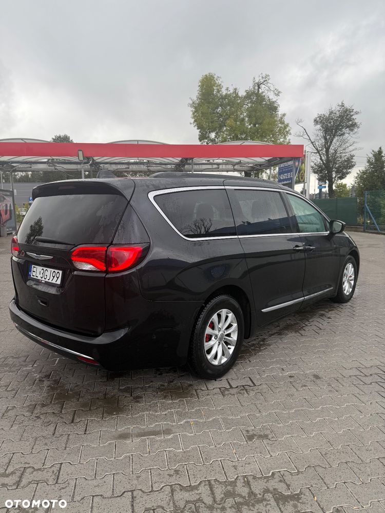 Chrysler Pacifica - 3