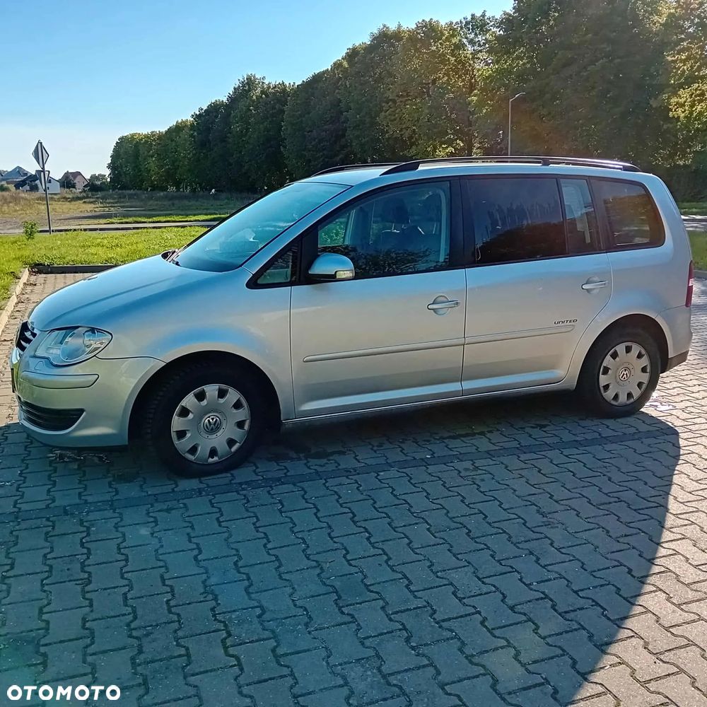 Volkswagen Touran - 1