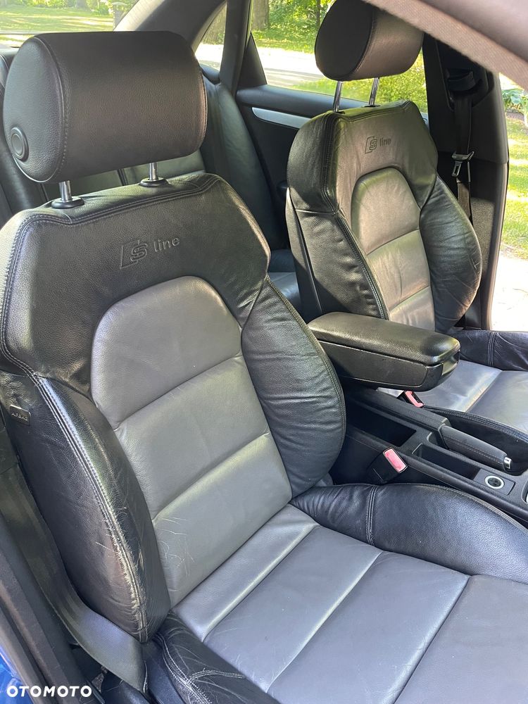Audi A4 Limousine 2.0 T FSI quattro - 12