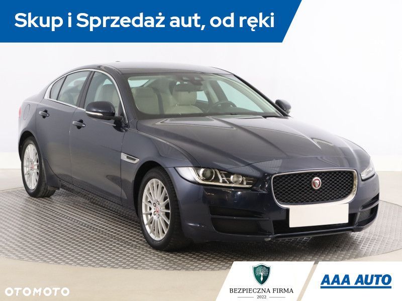 Jaguar XE - 3