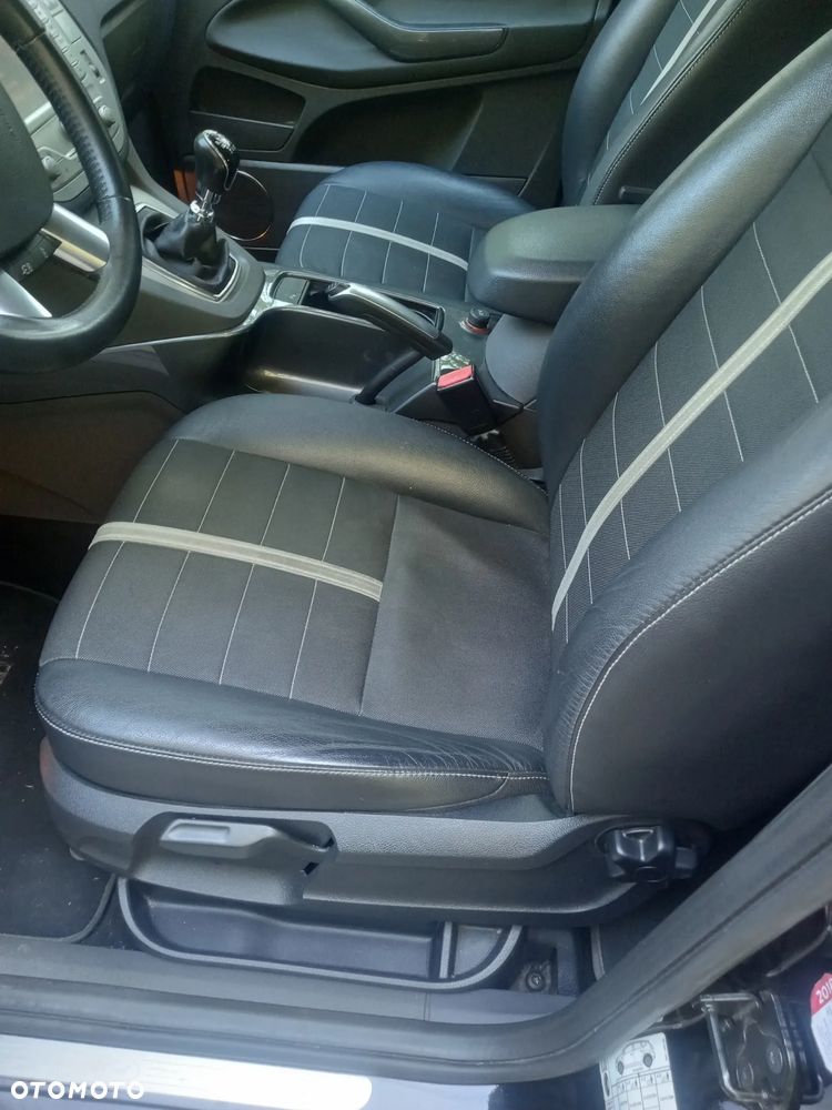 Ford Kuga 2.0 TDCi 2x4 Individual - 11