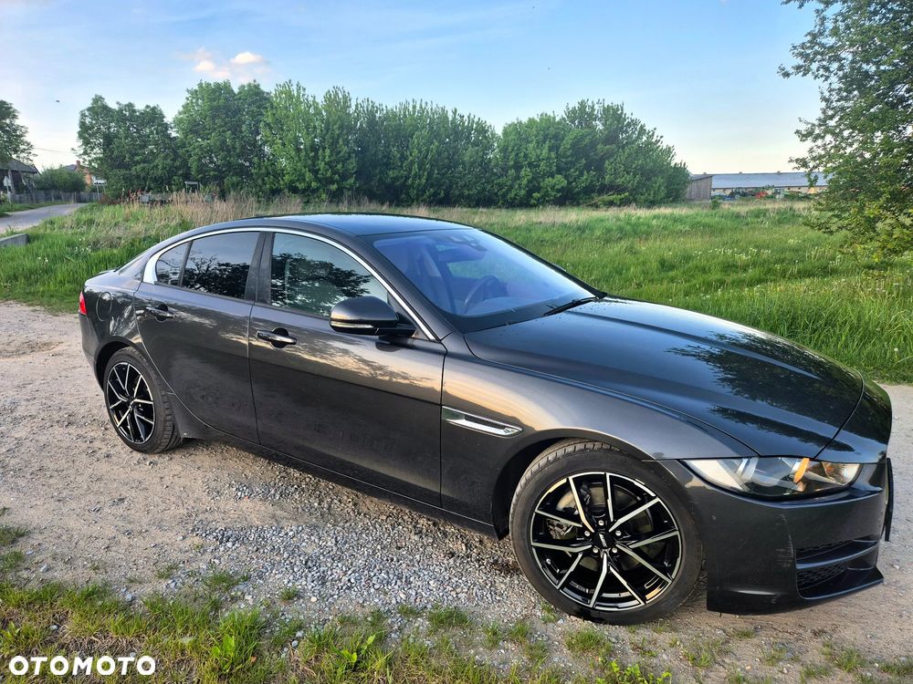Jaguar XE 20d Prestige - 13