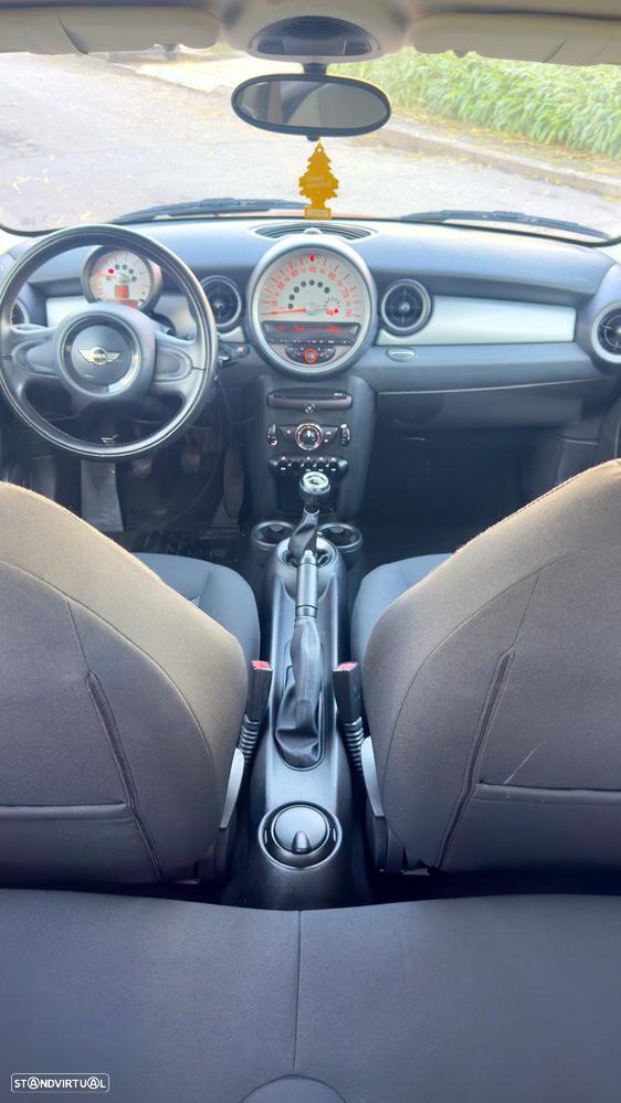 MINI 3 Portas One D - 17