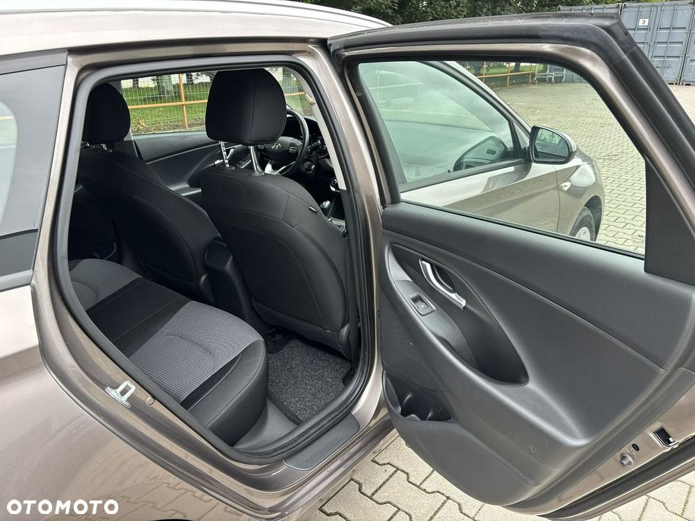 Hyundai i30 1.5 DPI Classic + - 18