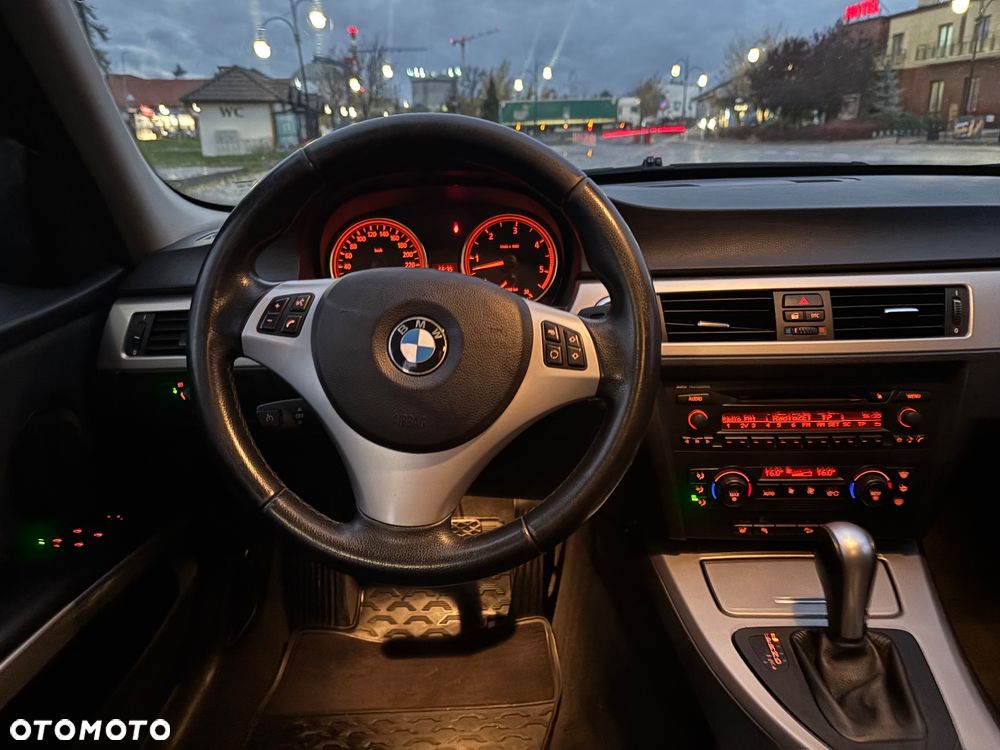 BMW Seria 3 330xd DPF Touring - 10