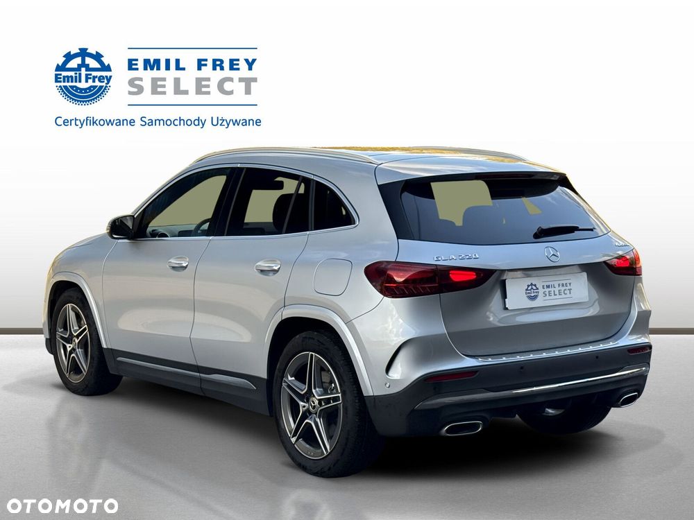 Mercedes-Benz GLA - 4