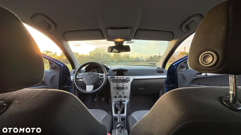Opel Astra GTC 1.6 - 8