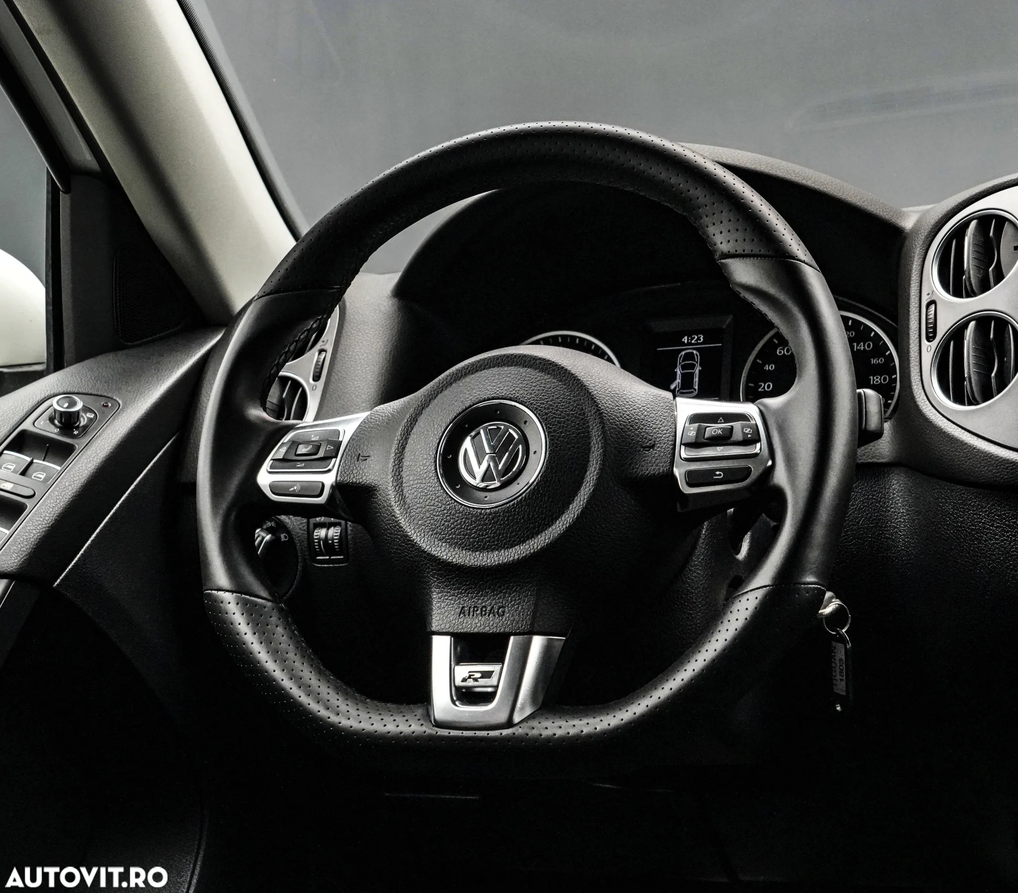 Volkswagen Tiguan - 17