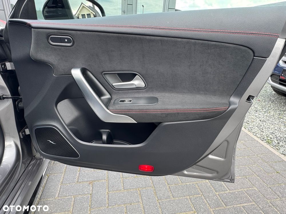 Mercedes-Benz CLA AMG 45 4-Matic 8G-DCT - 24