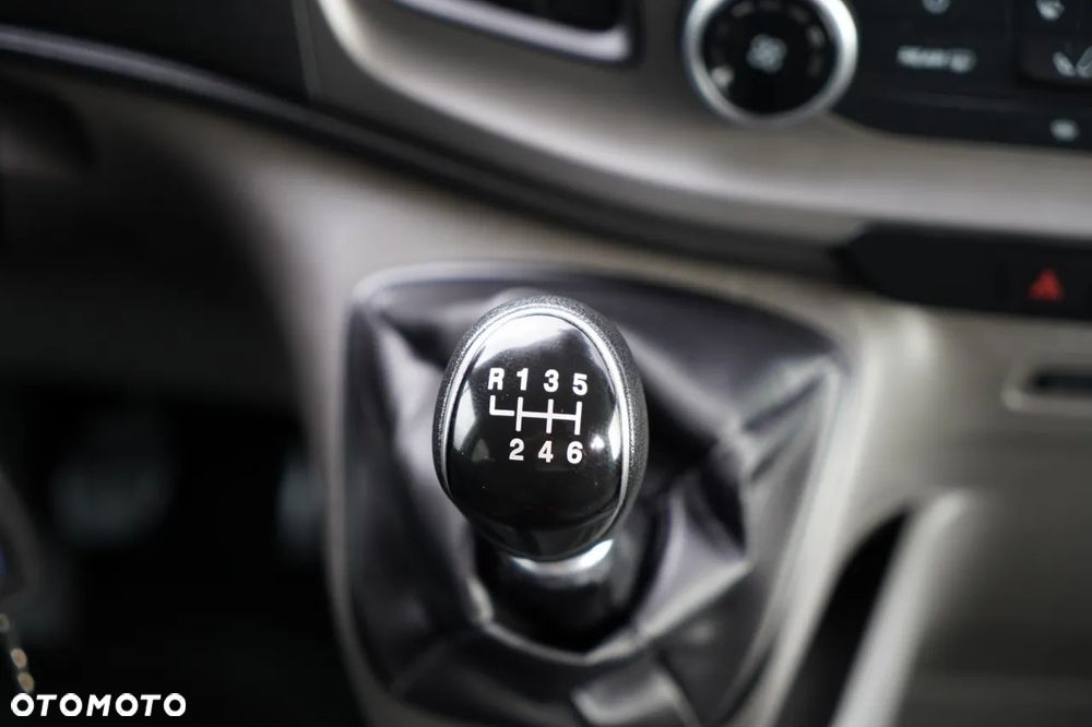 Ford TRANSIT / 6 miejsc / BRYGADÓWAKA  + Najazd na wózek / Dla osób niepełnosprawnych / 2021 / PO KONTRAKCIE SERWISOWYM - 27