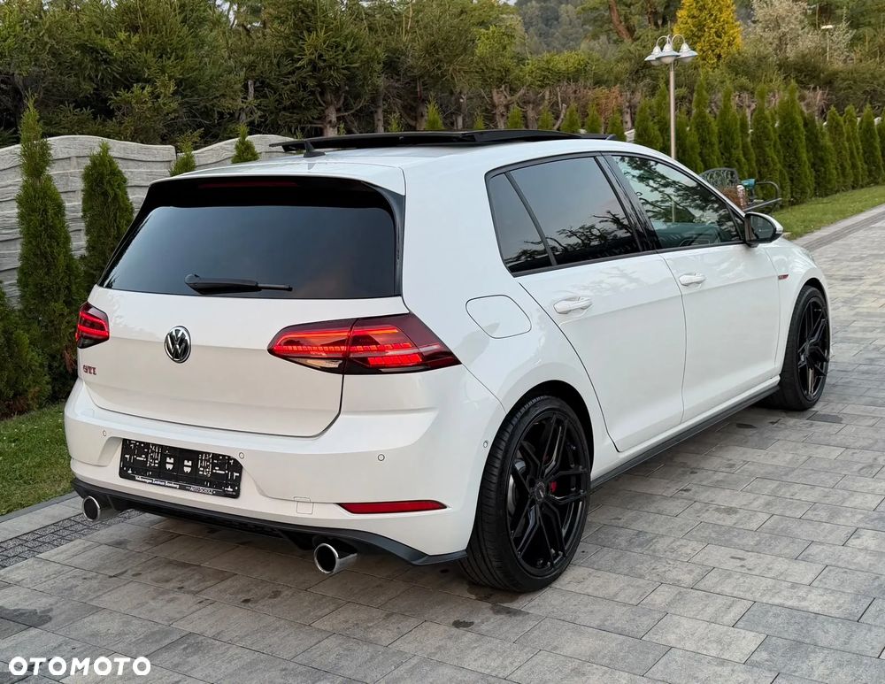 Volkswagen Golf GTI (BlueMotion Technology) DSG Performance - 24
