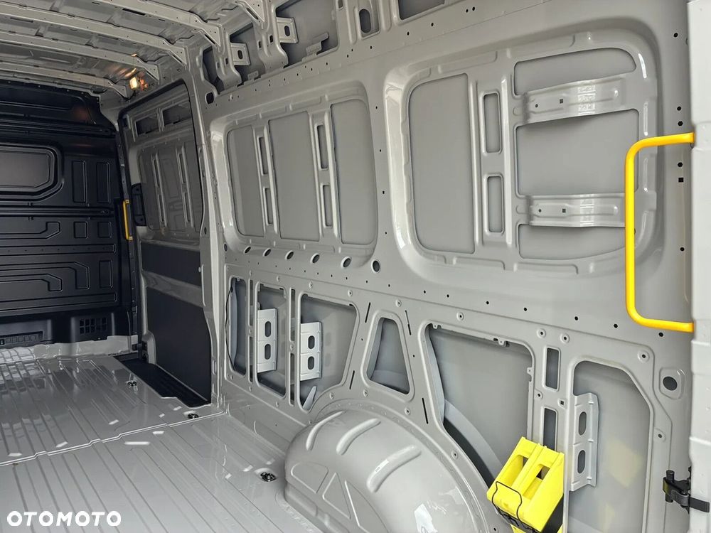 Volkswagen Crafter 35 Furgon L4H3, 2.0BiTDI 177KM, 4490mm, Wysoki dach - 12