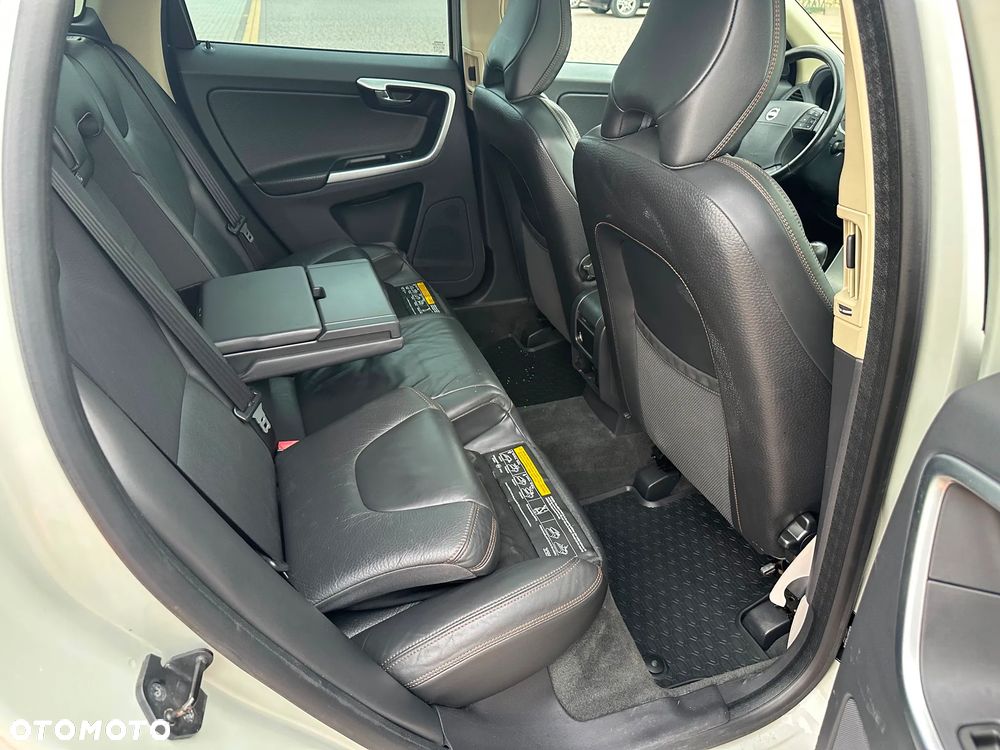 Volvo XC 60 2.4D AWD - 11