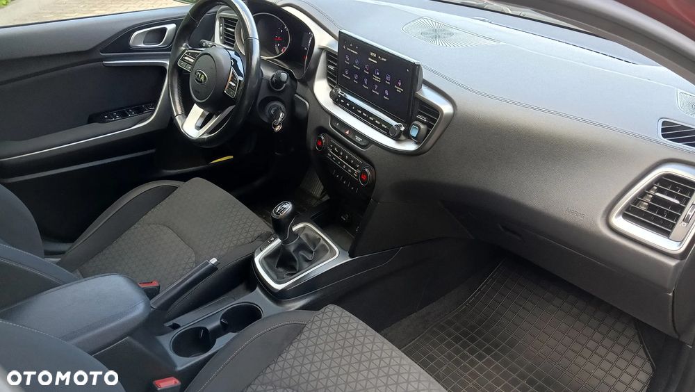 Kia Ceed 1.4 T-GDI L Business Line - 12