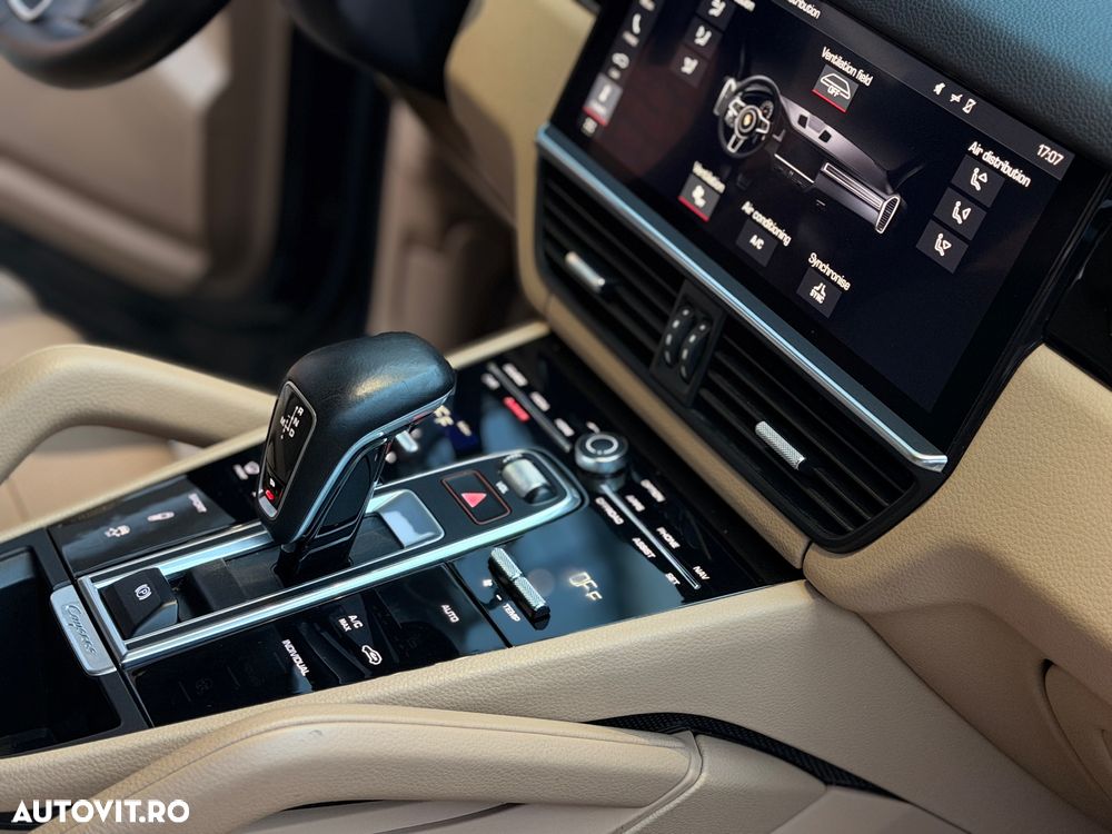 Porsche Cayenne Standard - 12