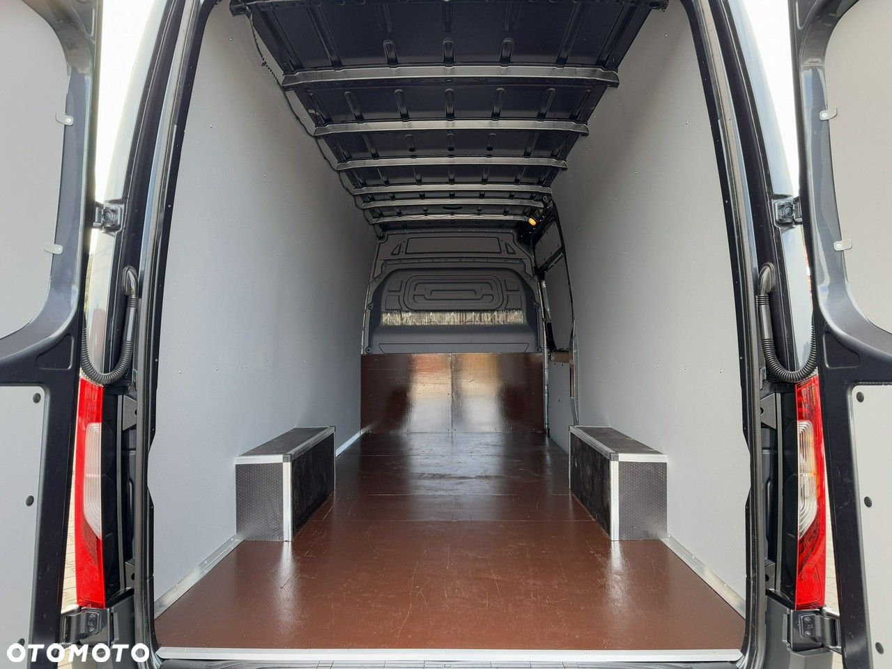 Mercedes-Benz 319 - 16