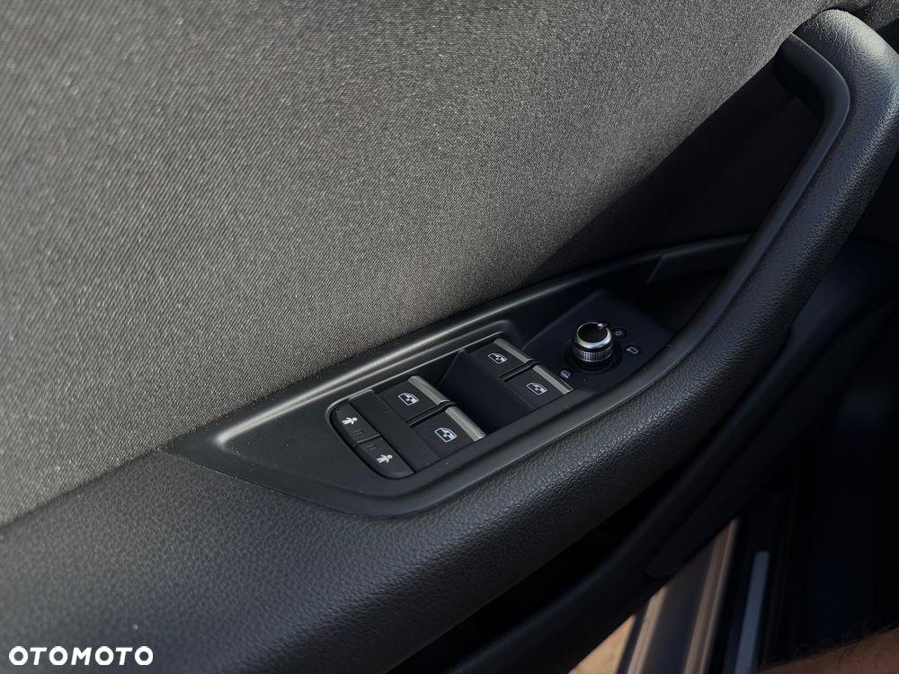 Audi A4 Avant 2.0 TDI S tronic quattro - 30