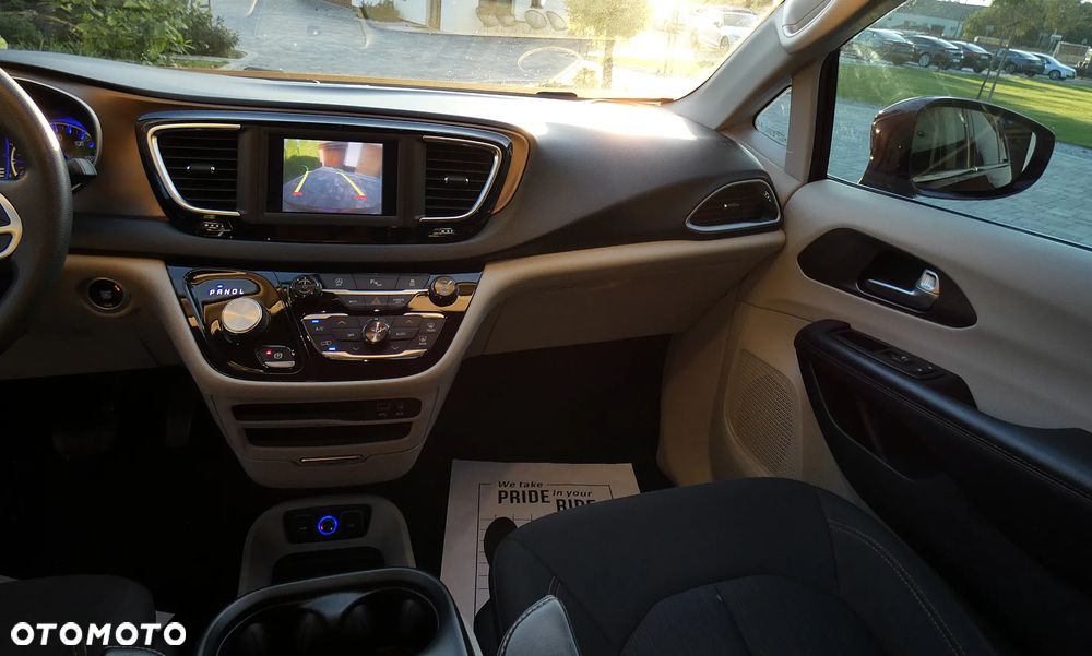Chrysler Pacifica - 6
