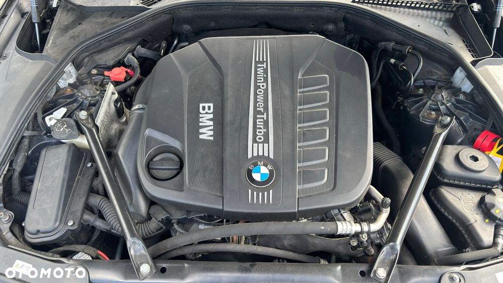 BMW Seria 5 530d xDrive Touring - 13