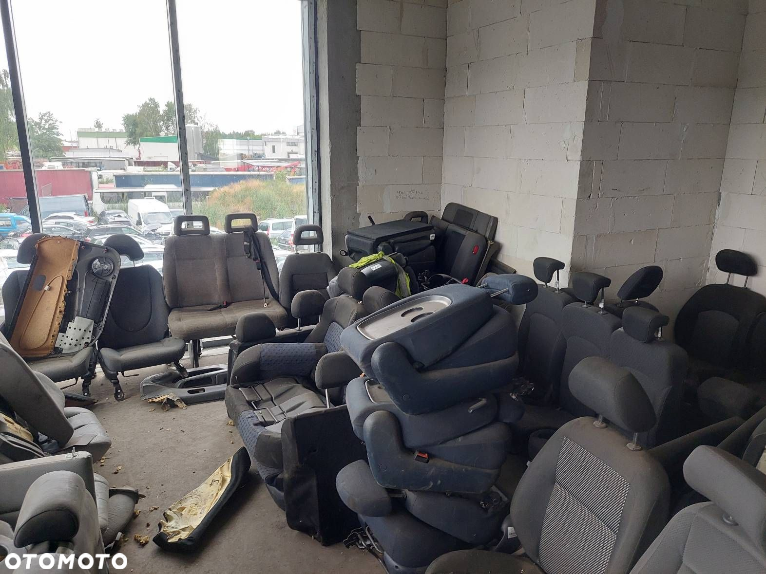 FOTEL DRUGI RZĄD LEWY TYŁ + PRAWY TYŁ CHRYSLER PACIFICA I - 5