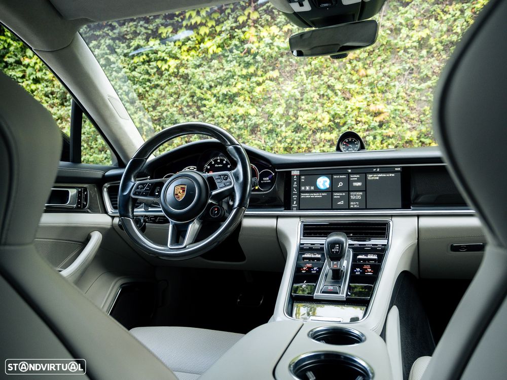 Porsche Panamera Turbo - 34
