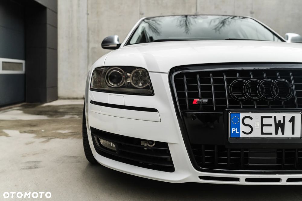 Audi S8 - 12