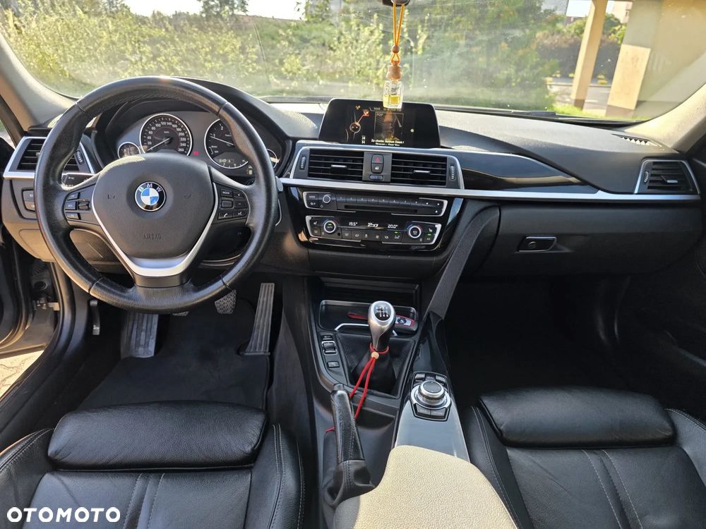 BMW Seria 3 318d - 14