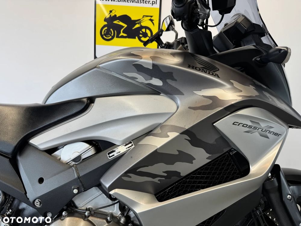 Honda VFR - 12