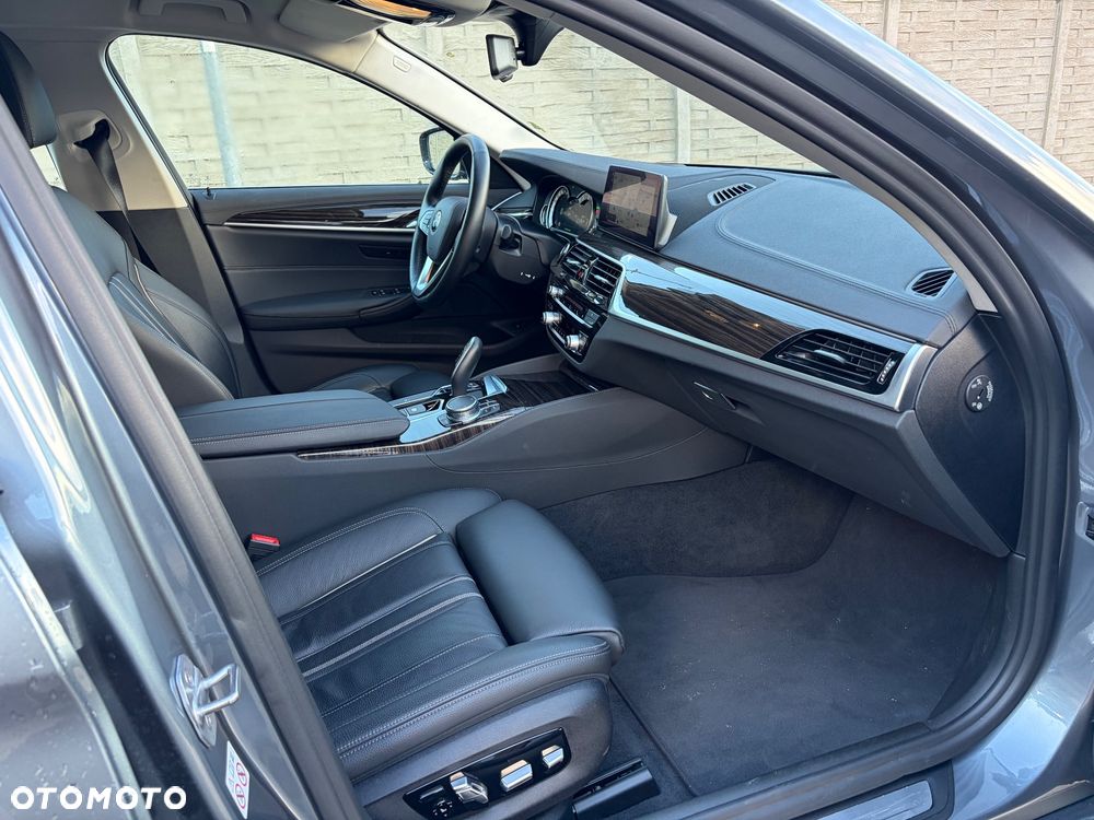 BMW Seria 5 530i GPF Luxury Line sport - 22