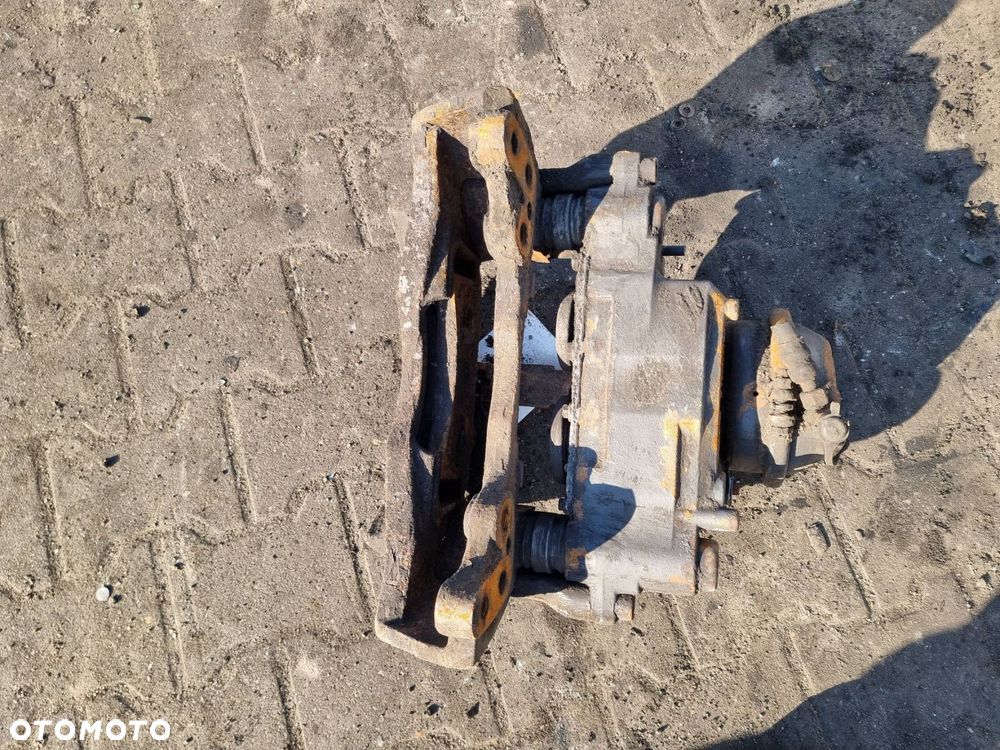 ZACISK HAMULCOWY PRZÓD PRAWY RENAULT PREMIUM 270.19 - 4