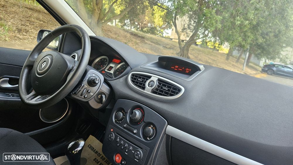 Renault Clio Sport Tourer - 12