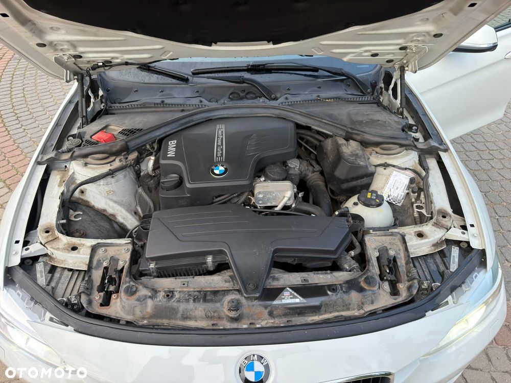 BMW Seria 3 320i - 9
