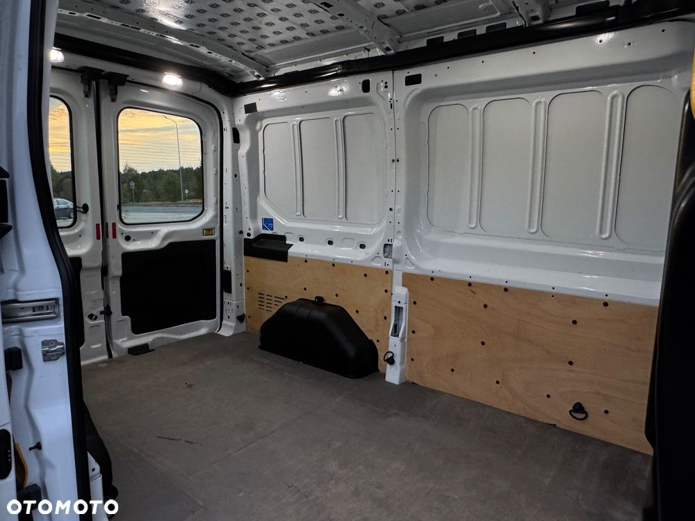 Ford TRANSIT LIFT L2H2 KLIMA LEDY CZUJNIKI HAK MAŁY PRZEBIEG PERFEKCYJNY Z NIEMIEC! - 28