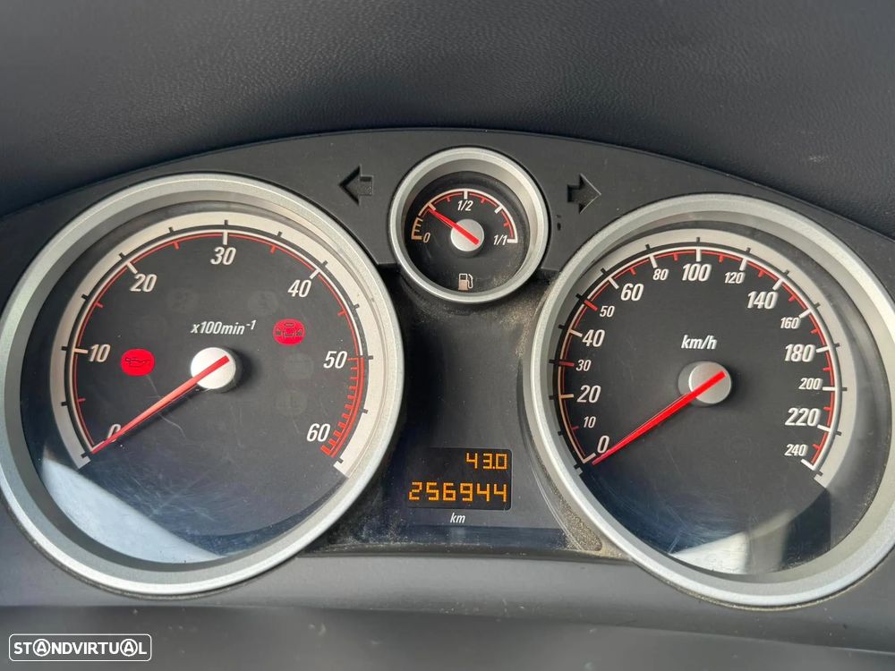 Opel Astra GTC 1.9 CDTi - 16