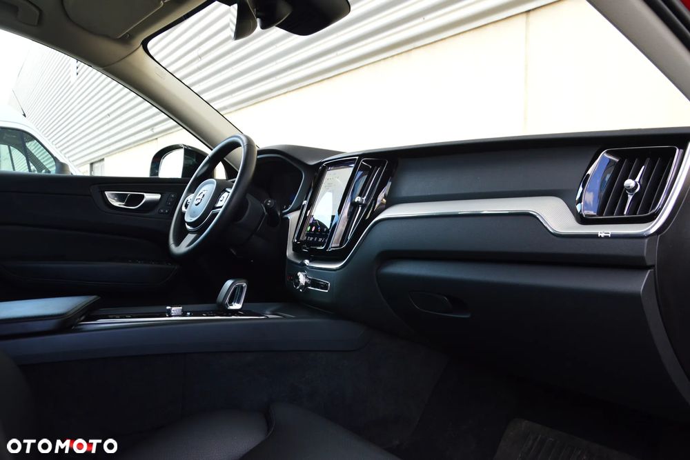 Volvo XC 60 T8 Plug-In Hybrid AWD Plus Dark - 19
