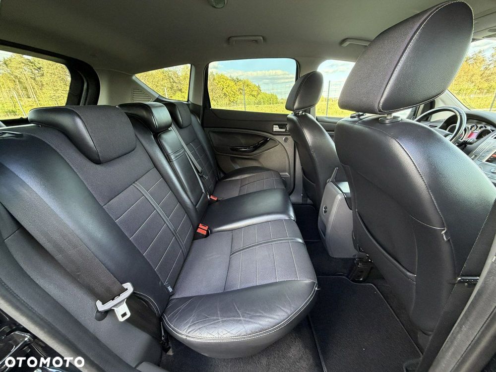 Ford Kuga - 12