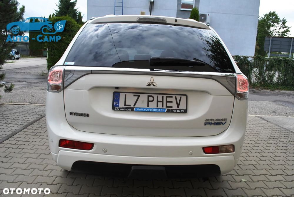 Mitsubishi Outlander Instyle NAVI + - 18