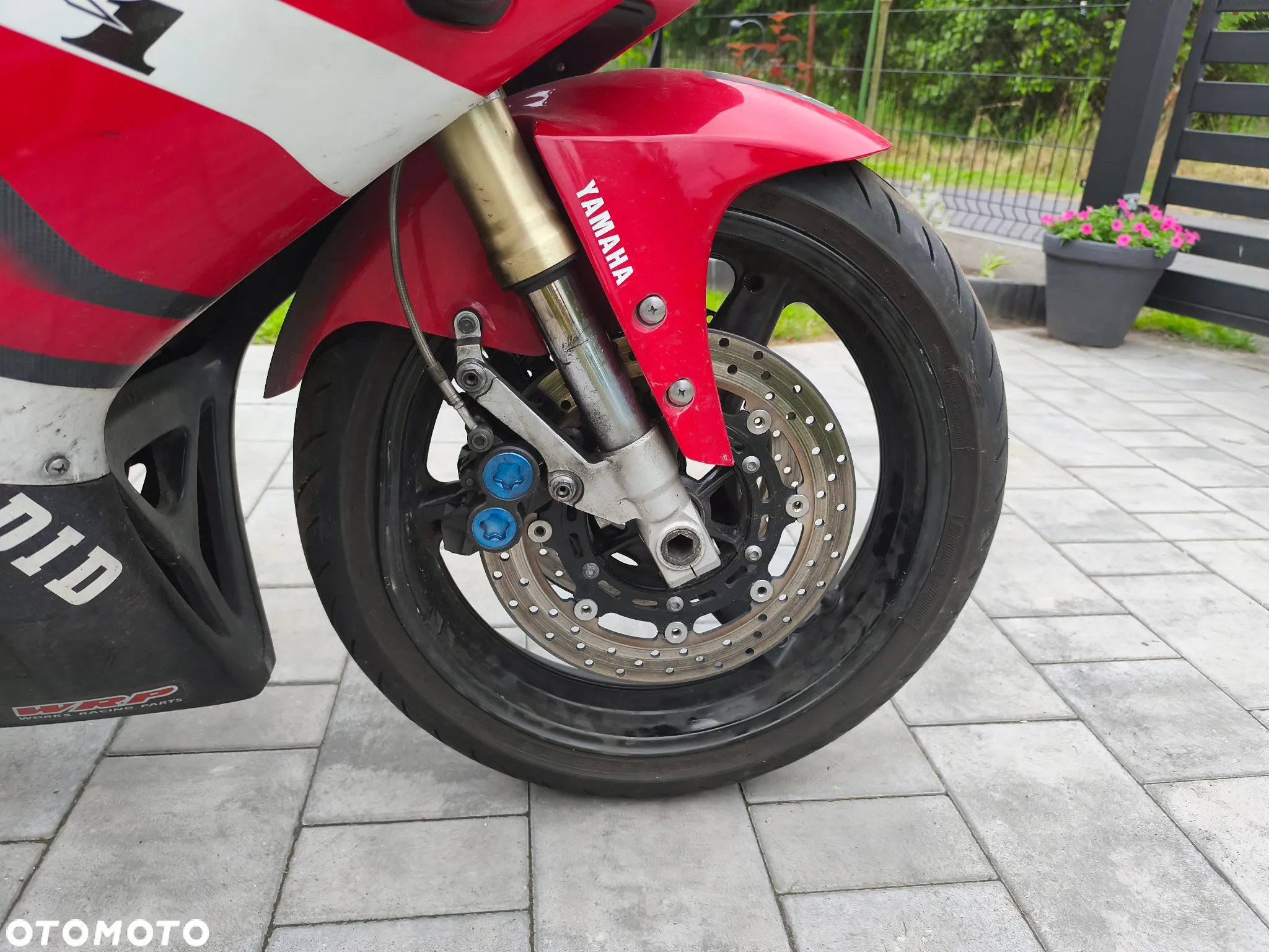 Yamaha R1 - 18
