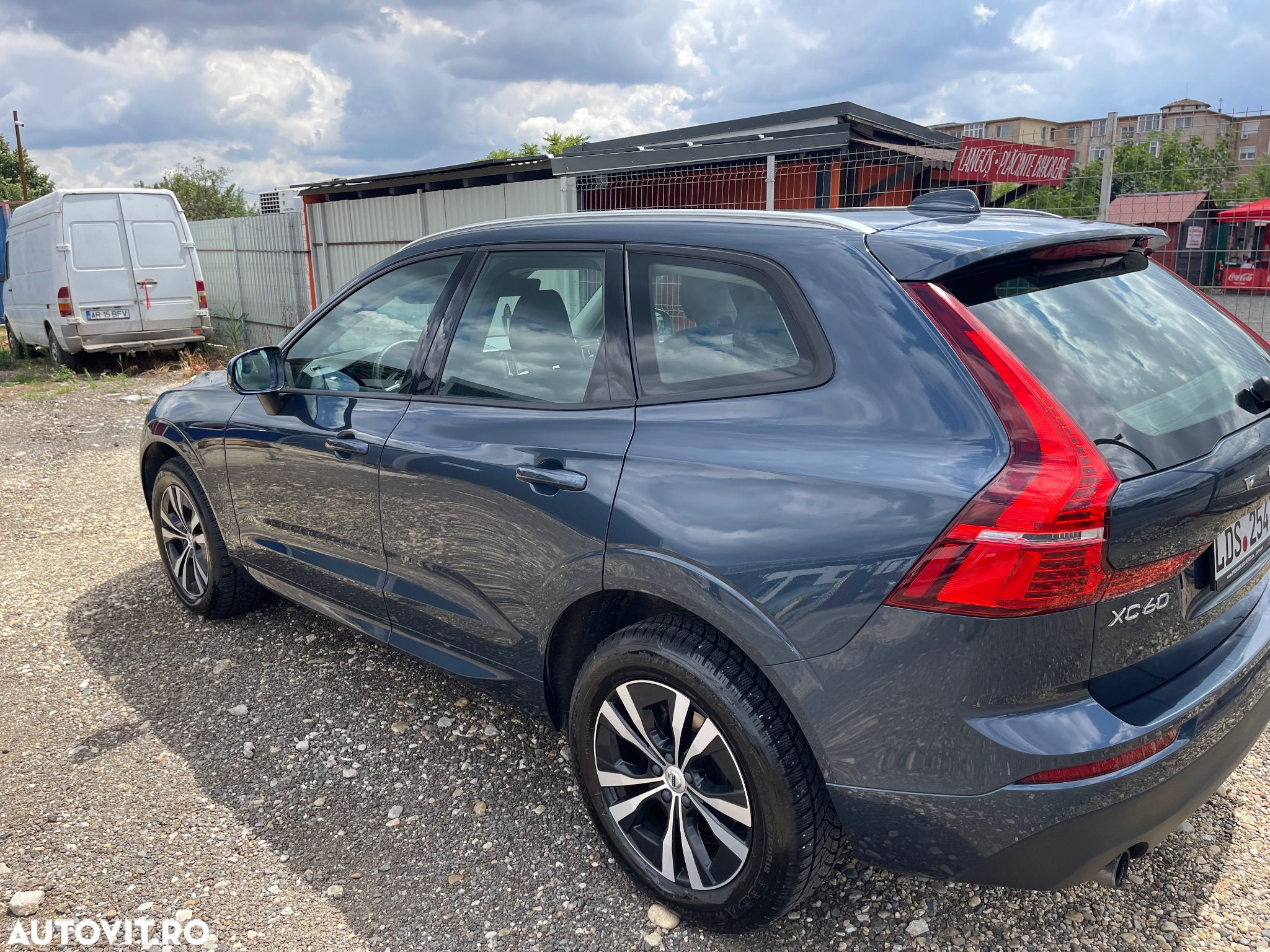 Volvo XC 60 B4 MHEV AT8 AWD Momentum Pro - 9