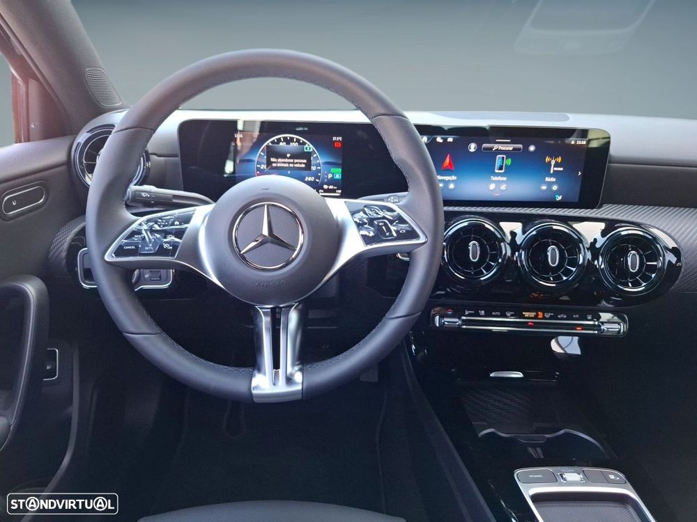 Mercedes-Benz a-250-limousine e - 13