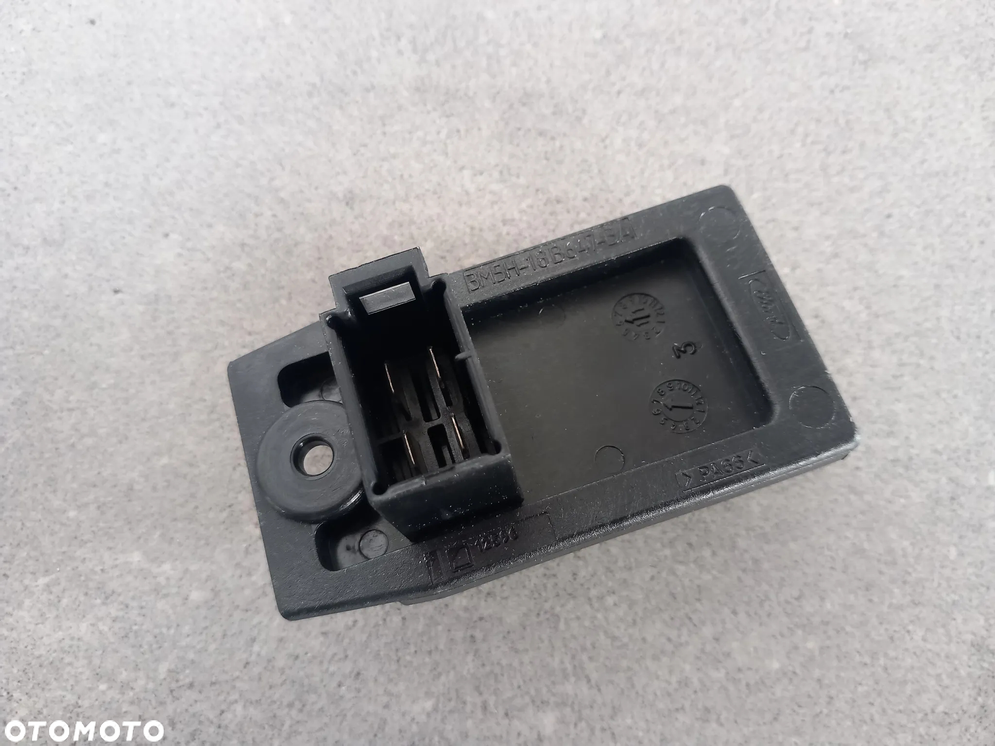 Rezystor opornik dmuchawy Ford 1311115 - 4