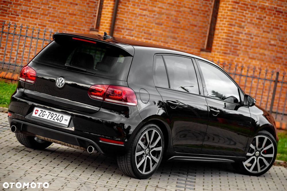 Volkswagen Golf 2.0 GTI DSG adidas - 17