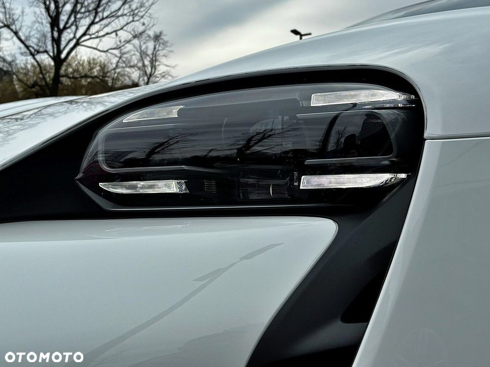 Porsche Taycan - 10